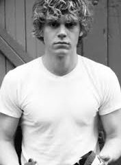 Evan Peters