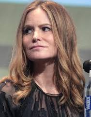 Jennifer Jason Leigh