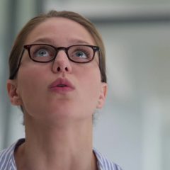 Supergirl season 1 screenshot 3