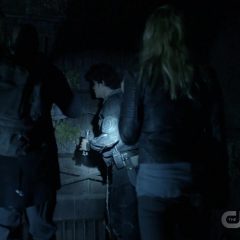 The 100 Season 4 screenshot 5