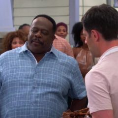 The Neighborhood Season 2 screenshot 9