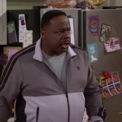 The Neighborhood Season 2 screenshot 7