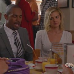 Happy Endings Season 2 screenshot 6