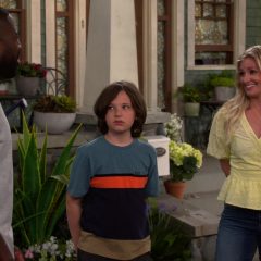 The Neighborhood Season 5 screenshot 6